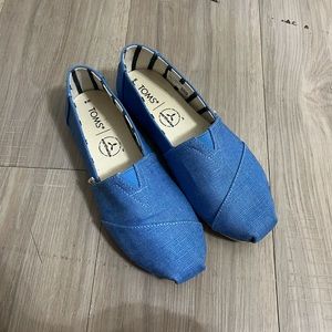 Toms blue size 6